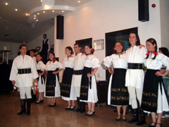 1204698279_Romanian traditional dance_240x180