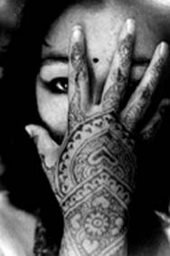 1204776902_HENNA ARTIST_800x600